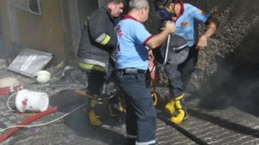 Bodrum Katında &Ccedil;ıkan Yangın Paniğe Neden Oldu