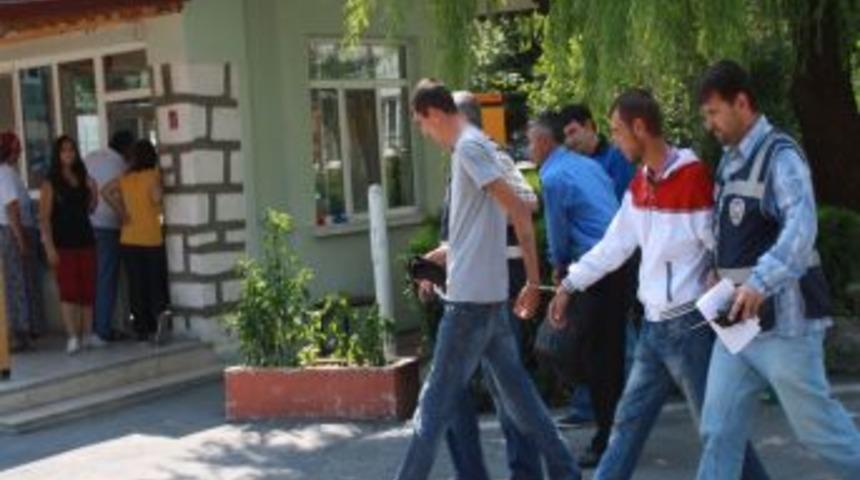 1 Lira 60 Kuruşluk Biletten Ka&ccedil;tılar, 7 Bin 300'er Lira Ceza Yediler