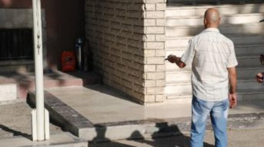 Valilik Girişine Bırakılan Poşet, Polisi Alarma Ge&ccedil;irdi