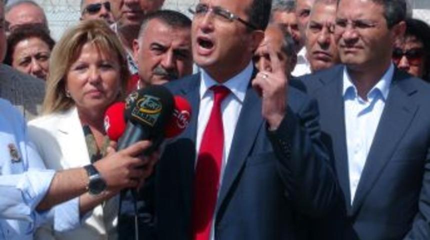 CHP'lilerden Balyoz Sanıklarına Destek