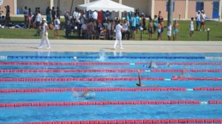 Gen&ccedil; Y&uuml;z&uuml;c&uuml;lerin Madalyaları Vali Daş&ouml;z'den