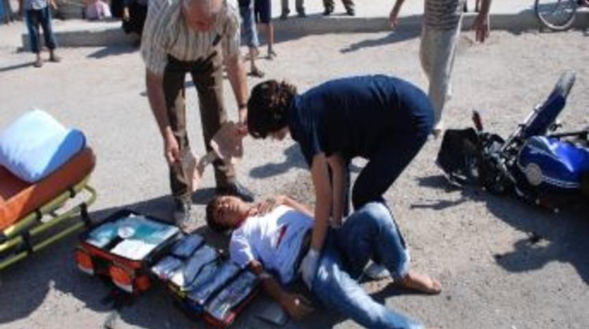 Besni&rsquo;de Trafik Kazası: 2 Yaralı