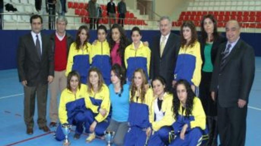 &Uuml;niversite Bayan Basketbol Takımı 2. Ligde