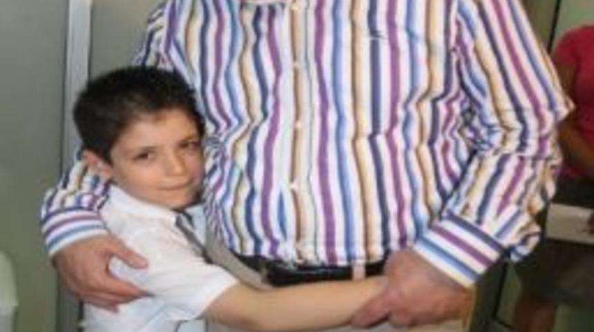 Konak Belediye Başkanı Hakan Tartan'ın, 'benim Hi&ccedil; Oyuncağım Olmadı' Mektubuna Duyarlılığı, Minik Kemal'e Mutluluğun Resmini &Ccedil;izdirdi