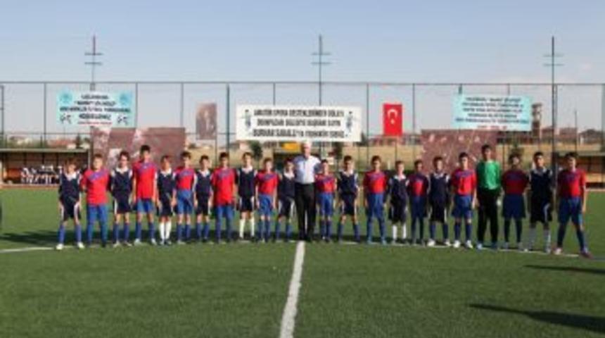 Mahmut Ş&ouml;leniş&ccedil;i Minikler Futbol Turnuvası Başladı