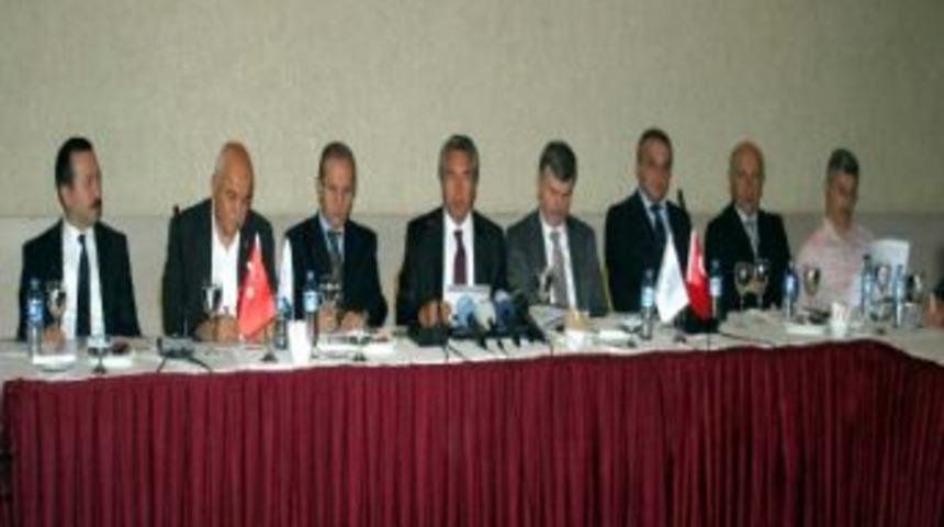 &Ccedil;atalh&ouml;y&uuml;k Ayakta Alkışlandı