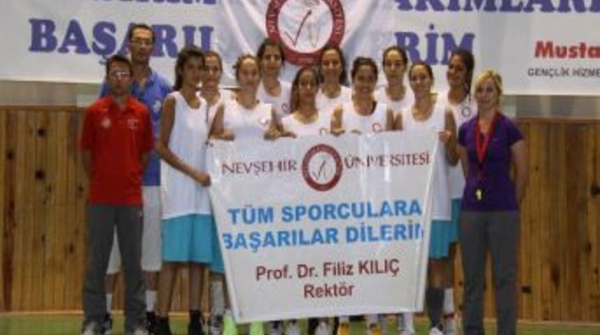 Ne&uuml; Rekt&ouml;r&uuml; Prof. Dr. Kılı&ccedil; Bayan Basketbol Takımına Başarılar Diledi