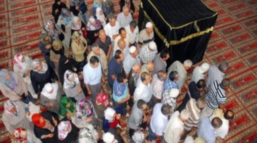 Hacı Adaylarına Tavaf Dersi