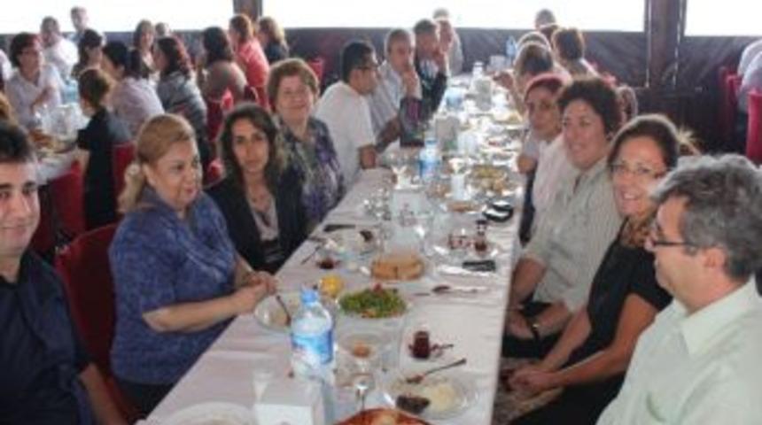 27 Yıllık M&uuml;d&uuml;re Veda Yemeği