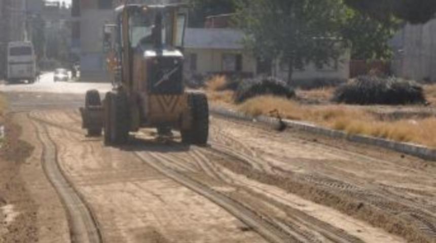 Turgutlu Belediyesi Parke D&ouml;şemeye Devam Ediyor