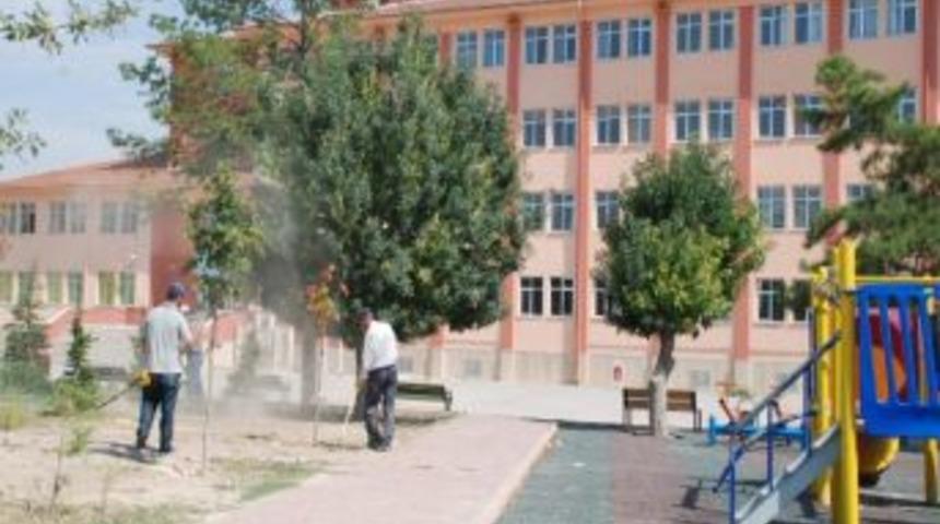 Karatay&rsquo;da Okul Bah&ccedil;elerinde &Ccedil;evre D&uuml;zenlemesi