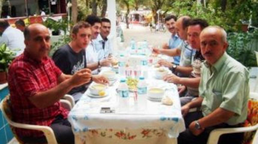 Burhaniye&rsquo;de M&uuml;ft&uuml; Ali Efe&rsquo;ye Uğurlama Yemeği