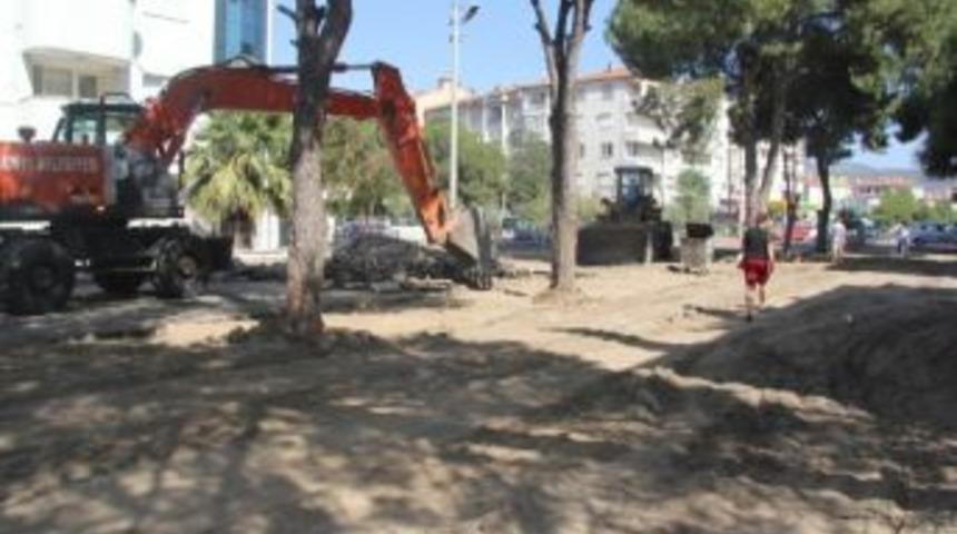 Burhaniye&rsquo;de Uğur Mumcu Bulvarı Yenileniyor