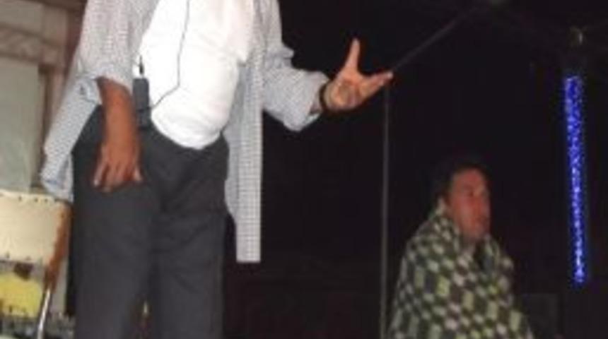 Levent Kırca&rsquo;dan H&uuml;lya Avşar&rsquo;a "cahil" Su&ccedil;laması