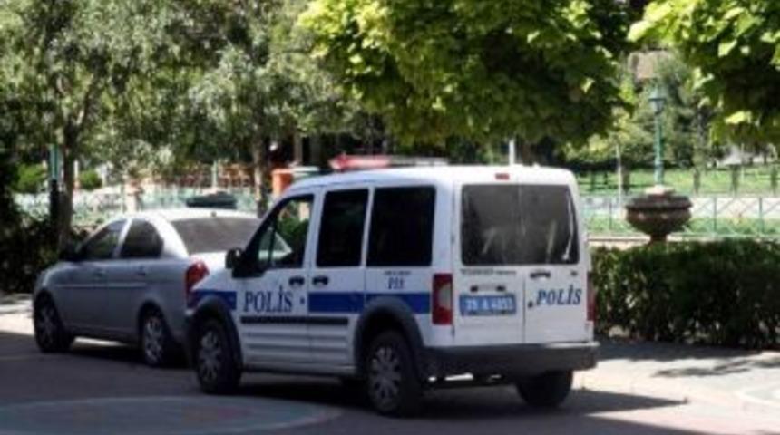 Eskişehir'de &Ccedil;ıkar Ama&ccedil;lı Silahlı Su&ccedil; &Ouml;rg&uuml;t&uuml; Oluşturdukları İddia Edilen 100 Kişi G&ouml;zaltına Alındı