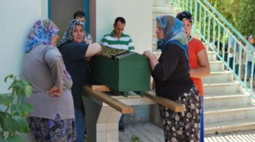 Maganda Kurşunuyla Hayatını Kaybeden K&uuml;&ccedil;&uuml;k Umut Toprağa Verildi