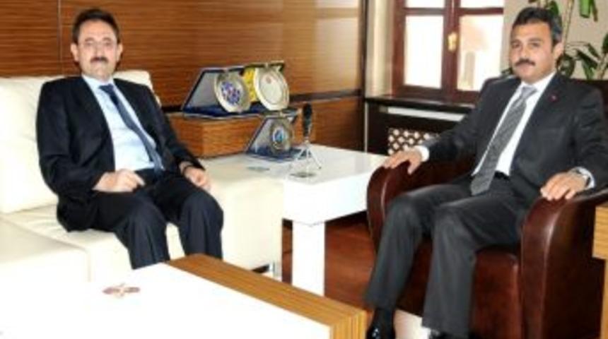 &Ccedil;orum Valisi Başk&ouml;y&rsquo;den Başkan K&uuml;lc&uuml;&rsquo;ye Ziyaret