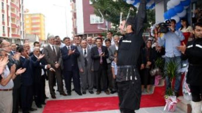 Kars Valisi Tepe, İşyeri A&ccedil;ılışı Yaptı