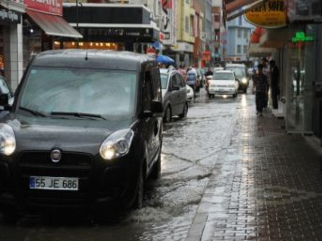 Bafra'da Sağanak Yağış