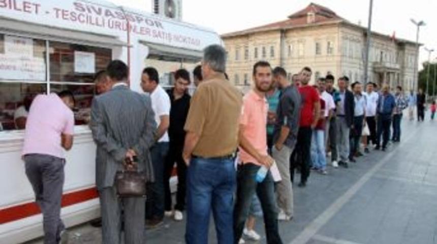 Sivasspor-fenerbah&ccedil;e Ma&ccedil;ı Biletleri Satışa Sunuldu
