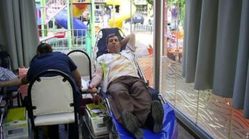 &Ccedil;an'dan Kızılay'a 39 &Uuml;nite Kan Bağışı