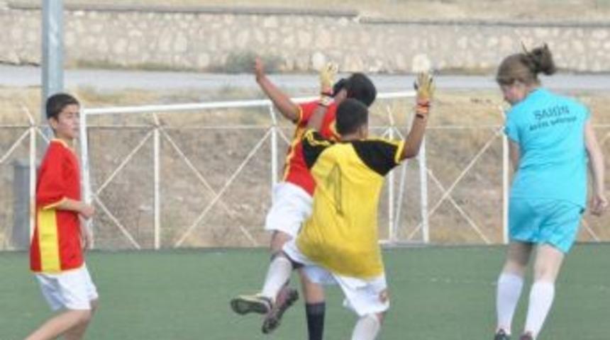 Bayan Sporcular Sezon Hazırlıklarını S&uuml;rd&uuml;r&uuml;yor