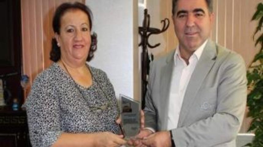 Kadın Muhtardan, Başkan &Ouml;zdemir&rsquo;e Teşekk&uuml;r