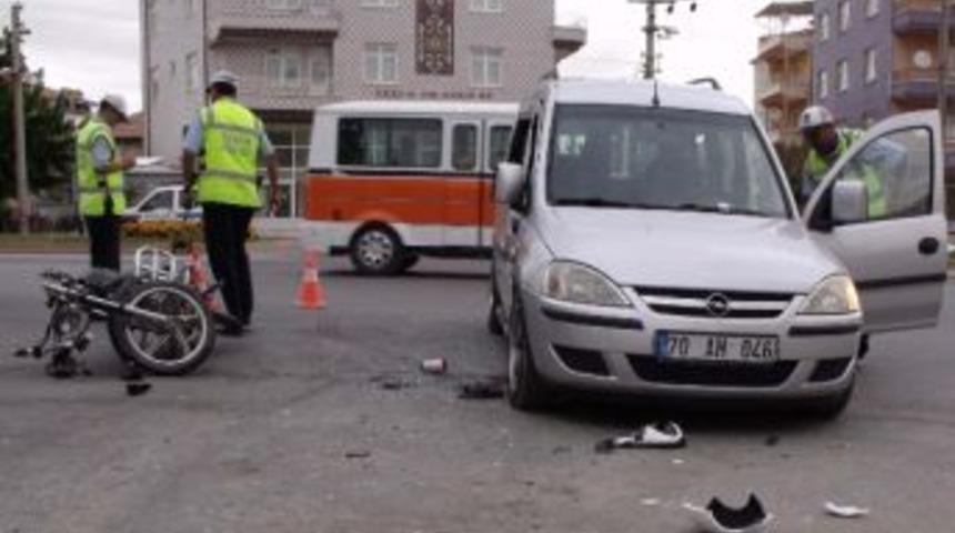 Otomobil İle Motosiklet &Ccedil;arpıştı: 3 Yaralı