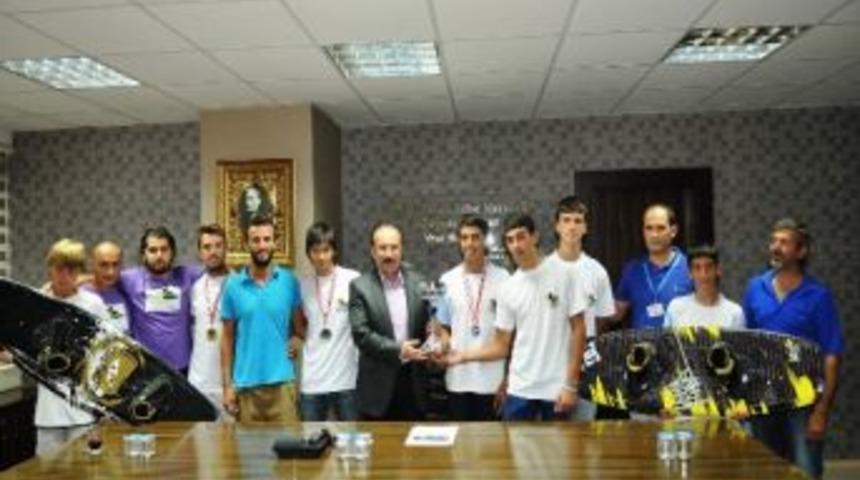 Nevzat Doğan'dan Başarılı Sporculara Kutlama