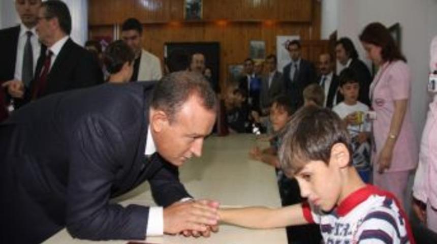 Vali Kızılcık Yeni Eğitim &Ouml;ğretim Yılında &Ouml;ğrencileri Koruma Altına Aldı