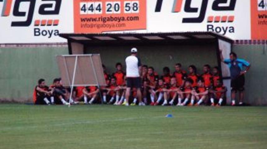 Eriş oyuncuları ile değerlendirme yaptı