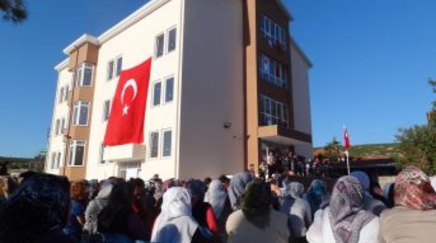 &Ccedil;ağırgan'a Yapılan Ilk&ouml;ğretim Okulu T&ouml;renle A&ccedil;ıldı