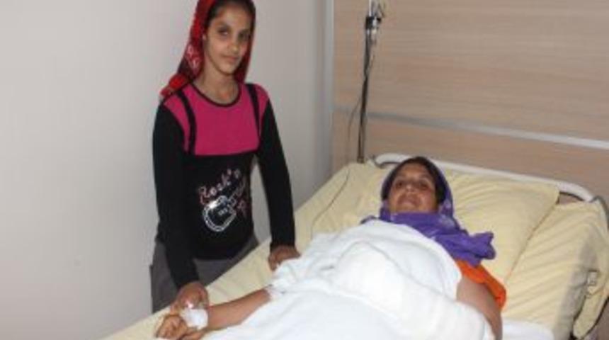 Elini Sal&ccedil;a Makinesine Kaptırdı, Tarlada Nasıl &Ccedil;alışacağının Telaşına Kapıldı