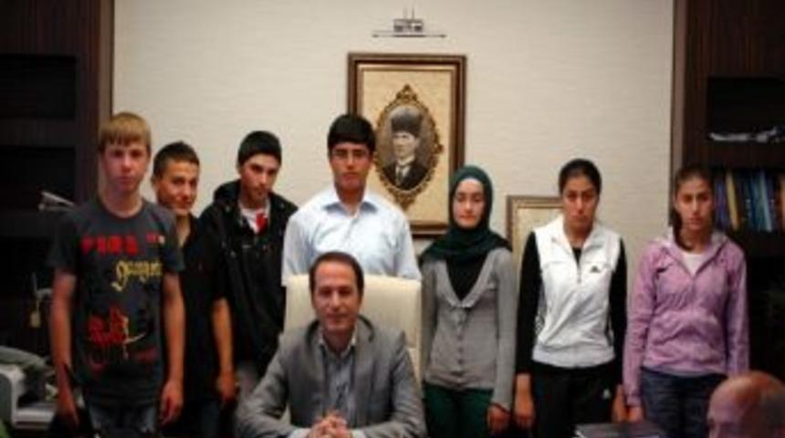 Kaymakam Demiral, Sbs&rsquo;de Başarılı &Ouml;ğrencileri Kutladı