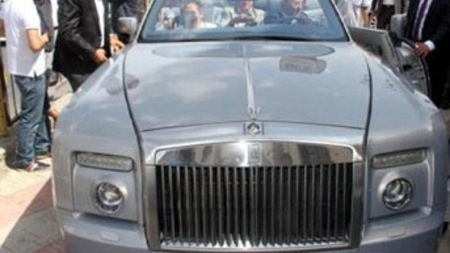 Diyarbakır'ı Rolls Royce ile turladı
