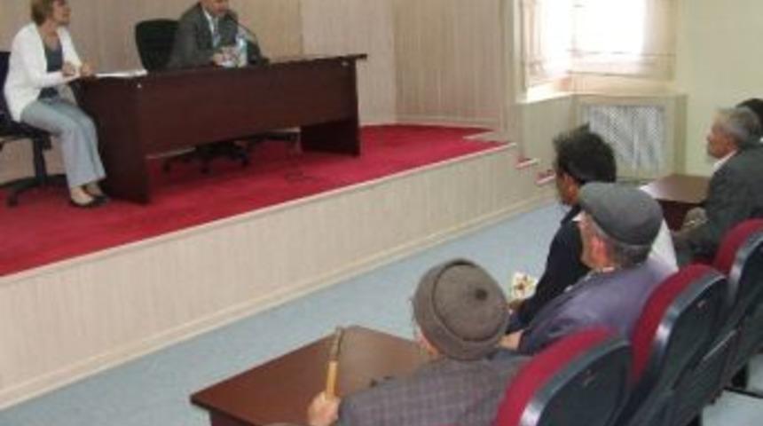 Vali Azizoğlu Halk G&uuml;n&uuml;nde Vatandaşların Sorunlarını Dinledi