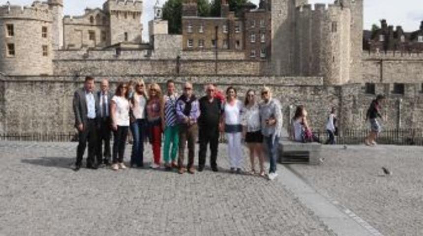 Bayraklı Belediye Başkanı Hasan Karabağ İngiltere'den D&ouml;nd&uuml;