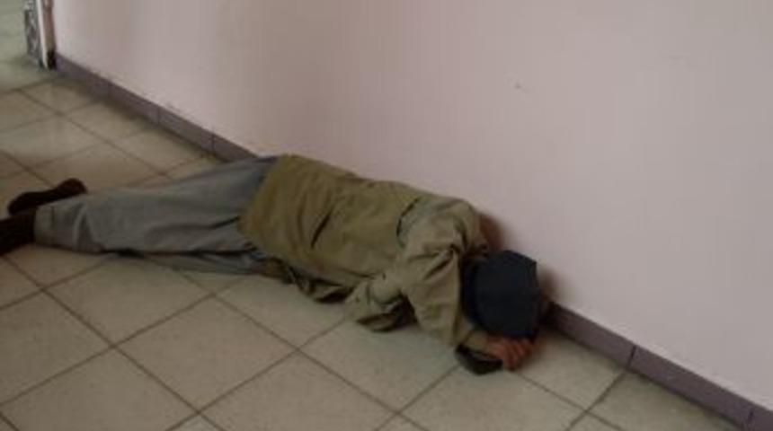 Prof. Dr. Işıkdoğan: Hastaların Koridorda Uyuması Beni Incitiyor