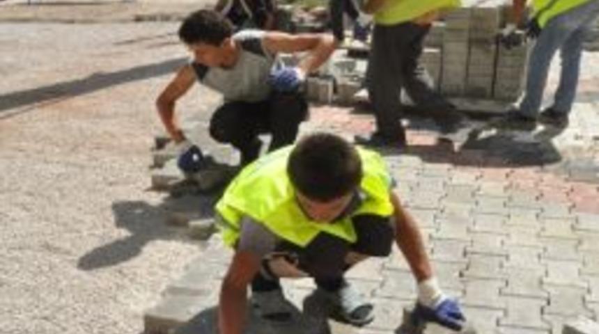 Kartepe&rsquo;nin Sokakları Parke İle D&ouml;şeniyor