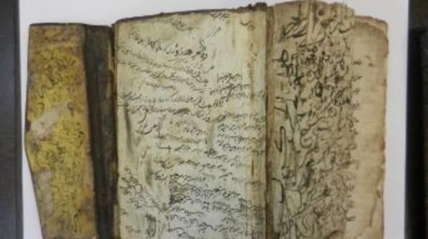 Hopa'da 4 Kişi Tarihi Eser Niteliğindeki 4 Kitapla Yakalandı