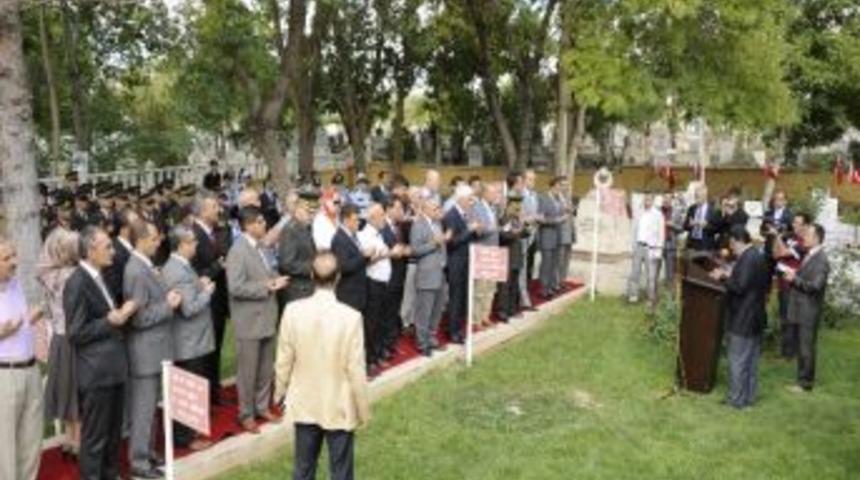 Karaman&rsquo;da Zafer Bayramı Nedeniyle Şehitlik Ziyaret Edildi