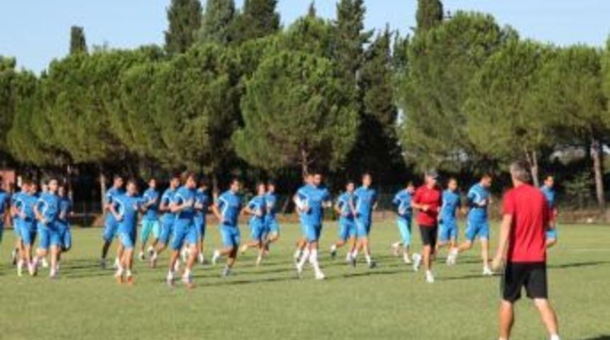 Sakaryaspor&rsquo;da Y&uuml;zler G&uuml;l&uuml;yor