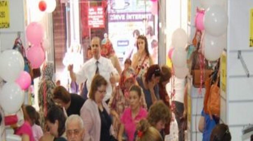 Bandırma'da Ucuz Ayakabı İzdihamı