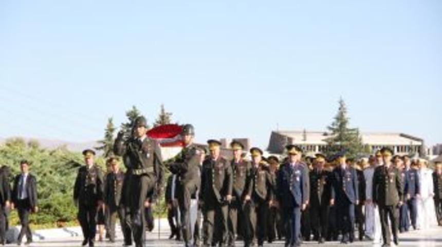 TSK Komuta Kademesi, Devlet Mezarlığı'nı Ziyaret Etti