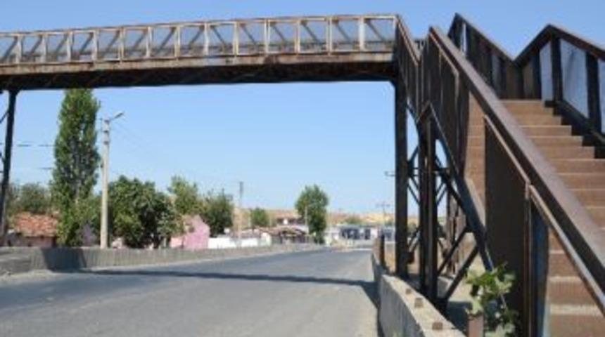 &Uuml;stge&ccedil;it &Ccedil;&uuml;r&uuml;yor