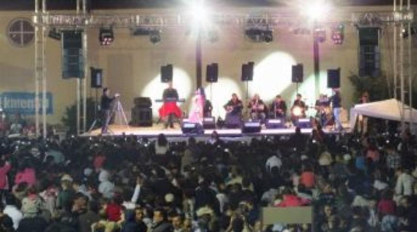 Ayşe Din&ccedil;er K&uuml;tahya Fuarında Coştu, Coşturdu