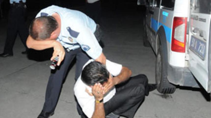 Ambulanstaki yaralıyı d&ouml;vd&uuml;ler!