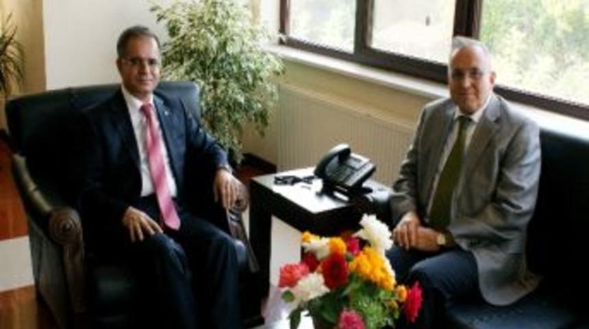 Gaziantep B&uuml;y&uuml;kşehir Belediye Başkanı G&uuml;zelbey, Vali Tapsız&rsquo;a Nezaket Ziyaretinde Bulundu