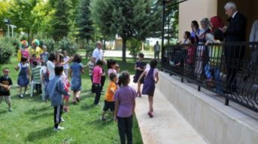 Vali Koca Ve Eşi Sevgi Evlerinde Kalan &Ccedil;ocukları Ağırladı