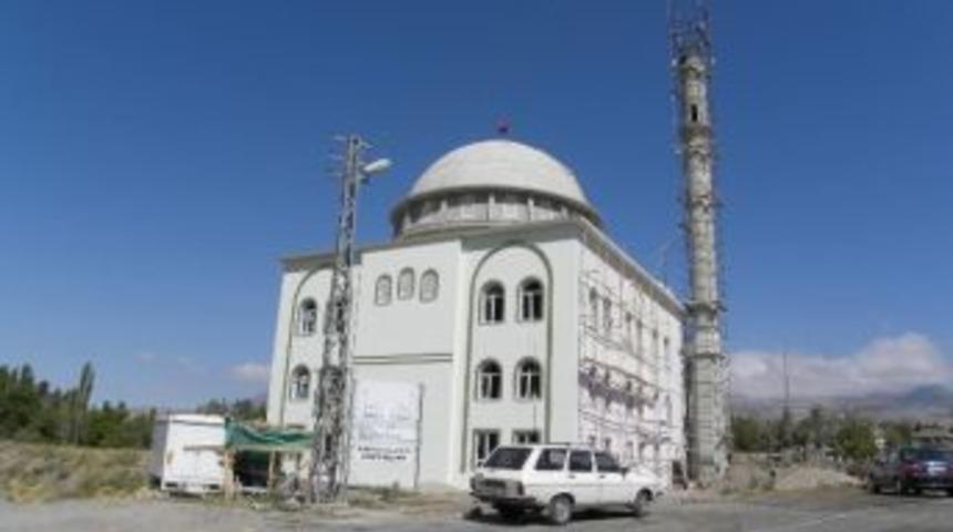 Minareden D&uuml;şen İş&ccedil;i Hayatını Kaybetti